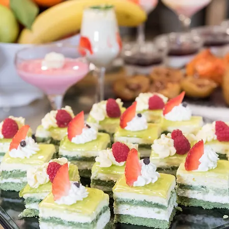 St George & Szálloda