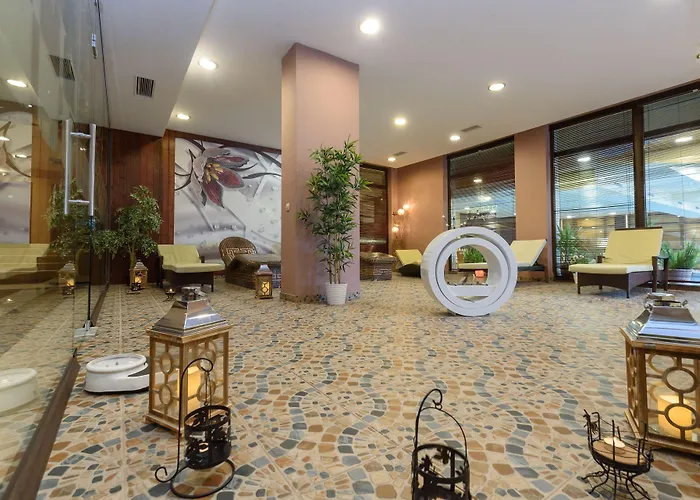 Хотел St George &